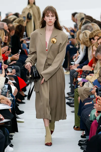 Look 5